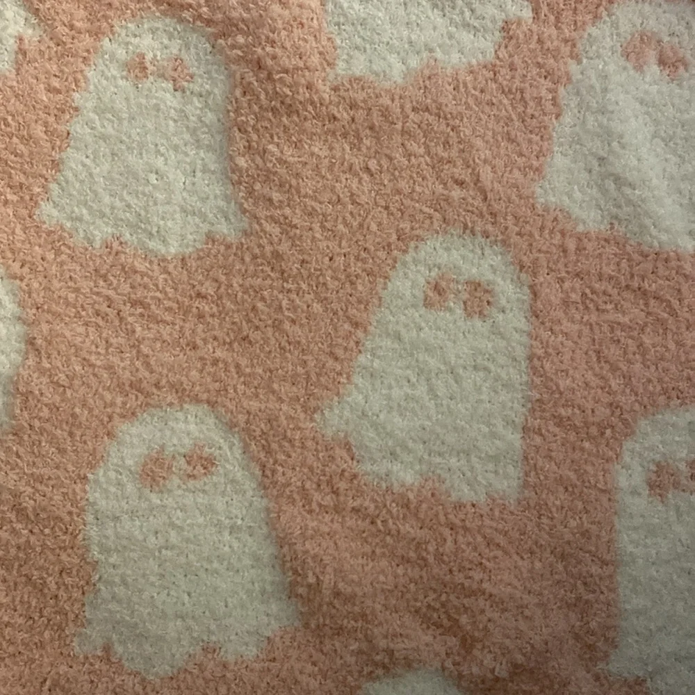 The cozy cottage tic tok ghost oversized throw